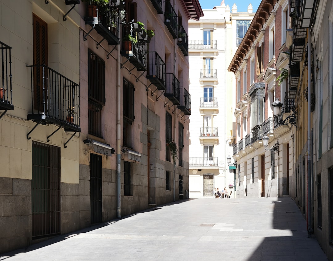 Daily Life in Spain: Culture Shock, Language & Integration Tips for Americans