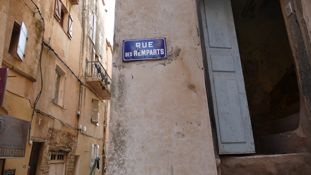 French Slang & Street Talk: Sound Like a Local, Not a Tourist